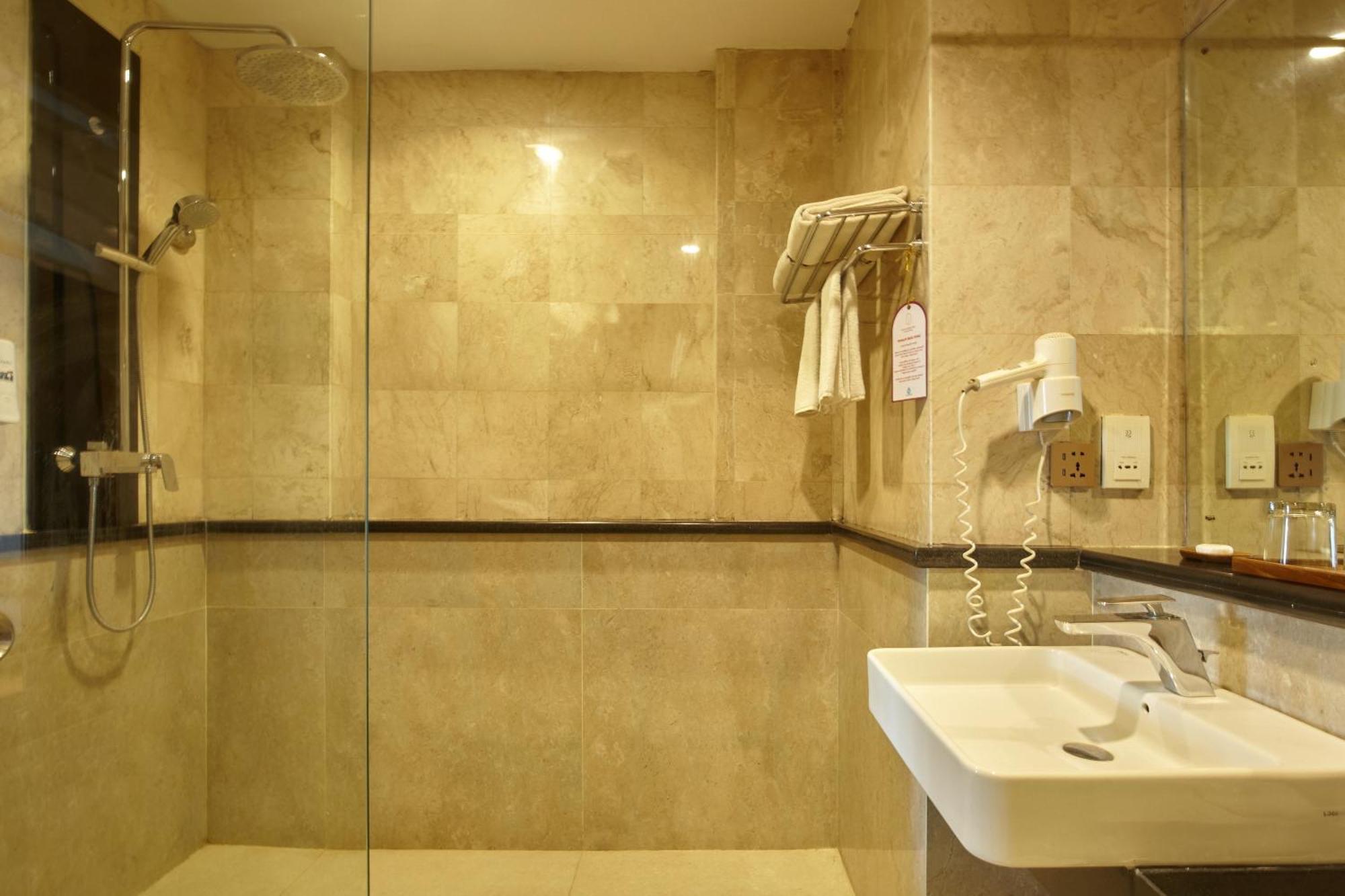 The Lokha Legian Resort & Spa Exterior photo